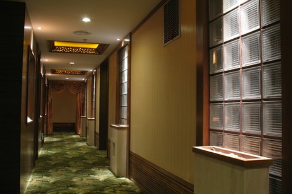 重庆老街风情，BT按摩舒筋活络，一按即享！