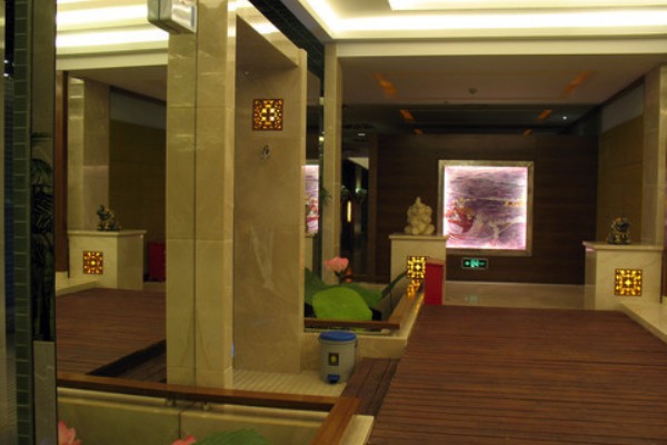 “山城夜未央，青春养生行——重庆大学生夜生活探秘”