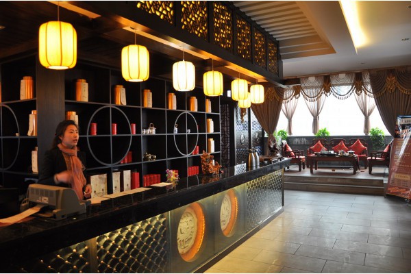 走进重庆大爷按摩店，感受传统手法的温暖治愈！